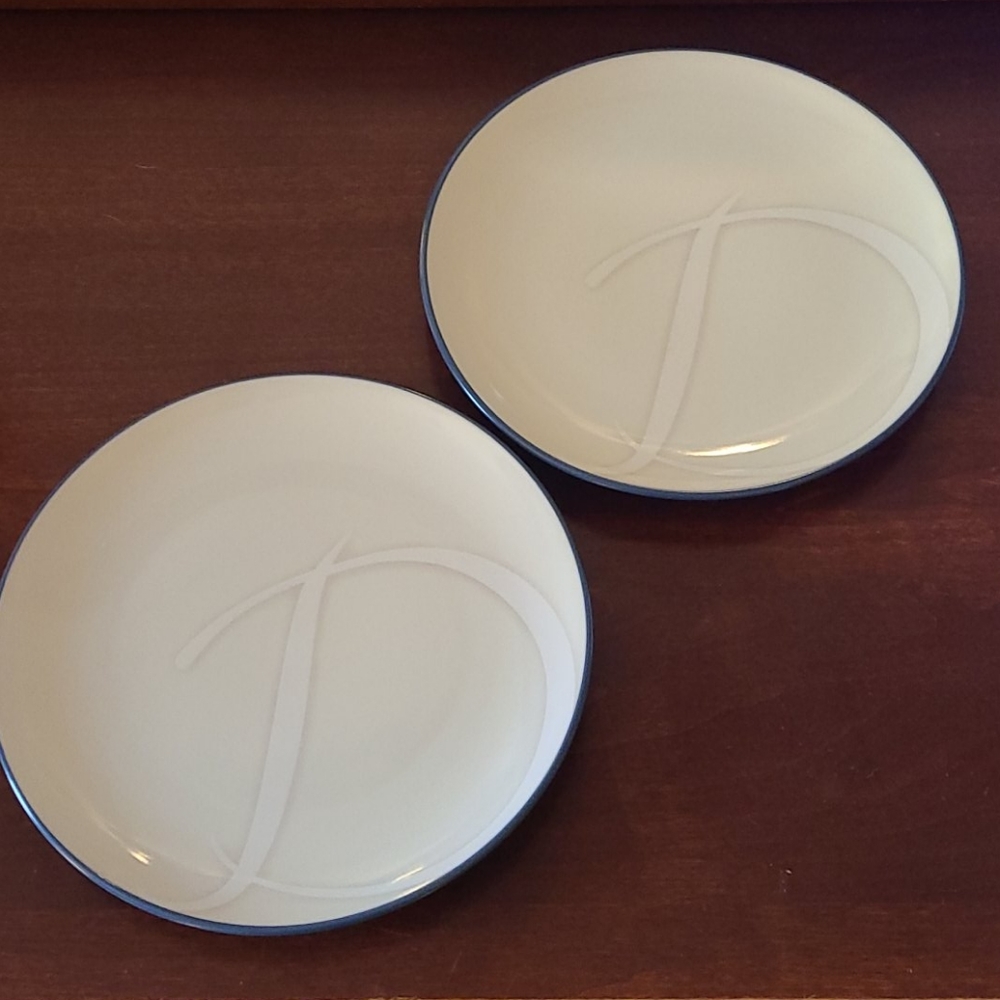 Noritake Colorwave blue monogram D accent plate
